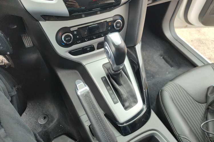 Used Ford Focus 2012 Hatchback 2.0L Automatic Luxury Sport Model
