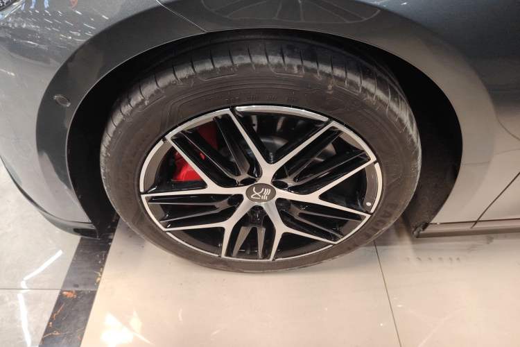 Used BYD Han L 2025 DM-p Four-Wheel-Drive LiDAR Flagship Model Left Front Wheel Hub