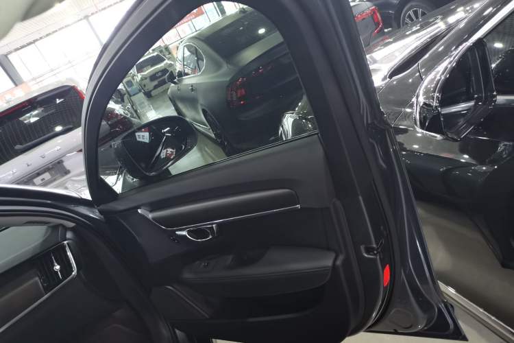 Used Volvo V90 2017 Cross Country T5 AWD Smart Range Edition
