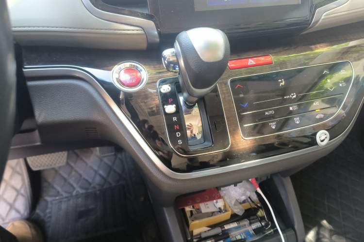 Used Honda Odyssey 2015 Updated Version 2.4L Smart Edition