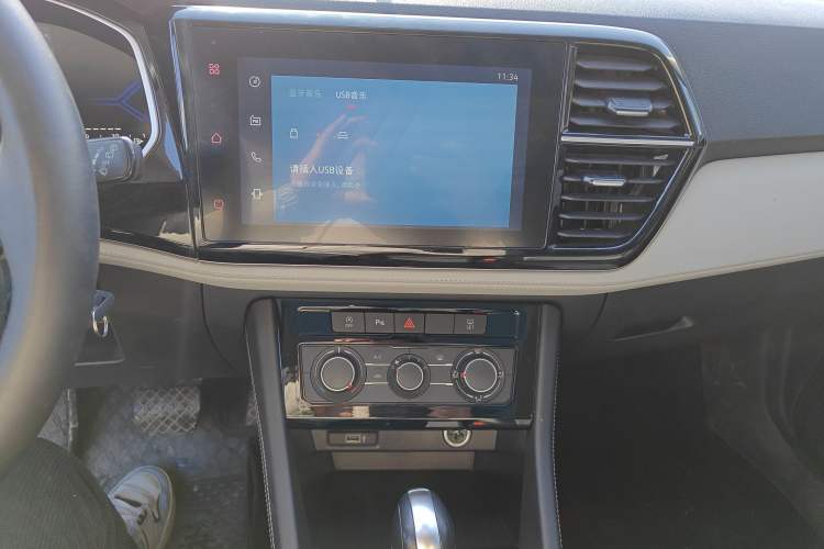 Used Jetta VS7 2023 280TSI Automatic Trend Edition Audio And AC Panel