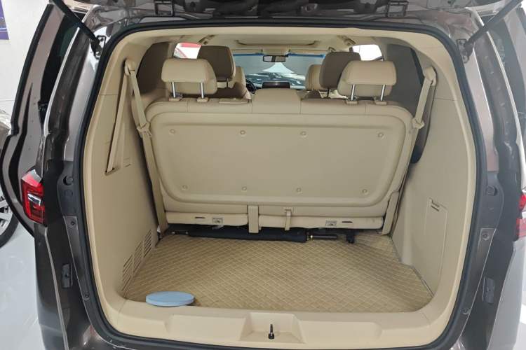 Used Buick GL8 2023 Facelifted Land Cruiser Executive Luxury Version