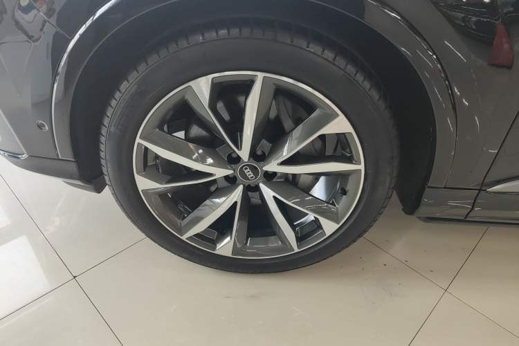 Used Audi Q7 2022 55 TFSI quattro S line Sport model
