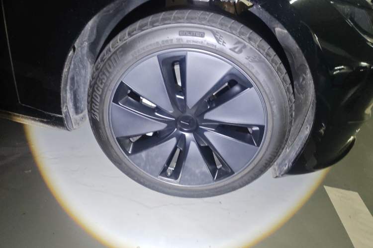 Used Tesla Model 3 2025 Rear-Wheel-Drive Version Right Front Wheel Hub