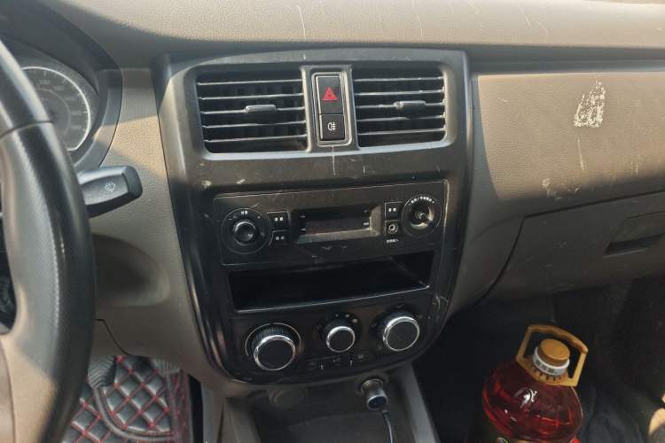 Used Wuling Rongguang V 2016 1.5L Standard Version Audio And AC Panel