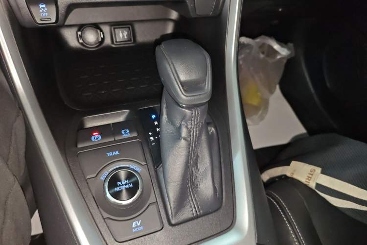 Used Toyota Wildlander 2020 Dual-Motor 2.5L E-CVT Four-Wheel Drive Luxury Edition Gear Lever