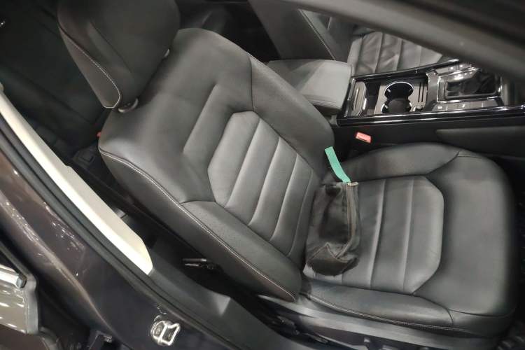 Used Volkswagen Phideon 2019 380TSI Two-Wheel Drive Business Edition China VI Standard