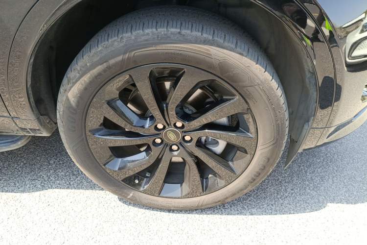 Used Land Rover Discovery Sport 2024 Performance Tech Edition Right Front Wheel Hub