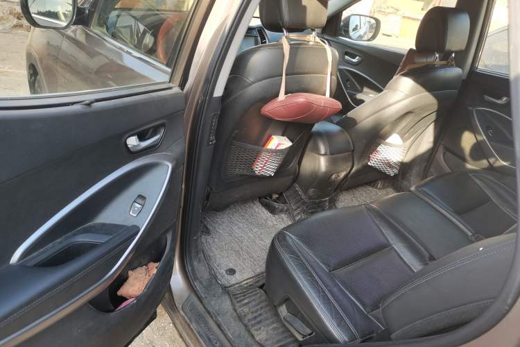 Used Hyundai Santa Fe 2013 Revised Version 2.4L Automatic All-Wheel Drive Luxury Trim