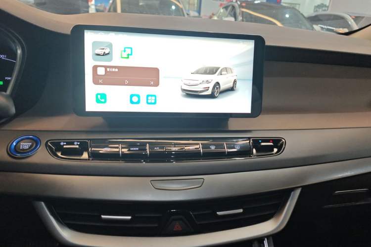 Used Livan Maple 80v L 2024 515 km Range 7 Seats Audio And AC Panel