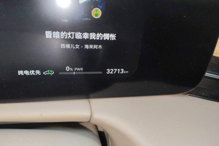 Used Hima AITO M7 2024 1.5T Rear-Drive Plus Version 6 Seats Odometer Close Up