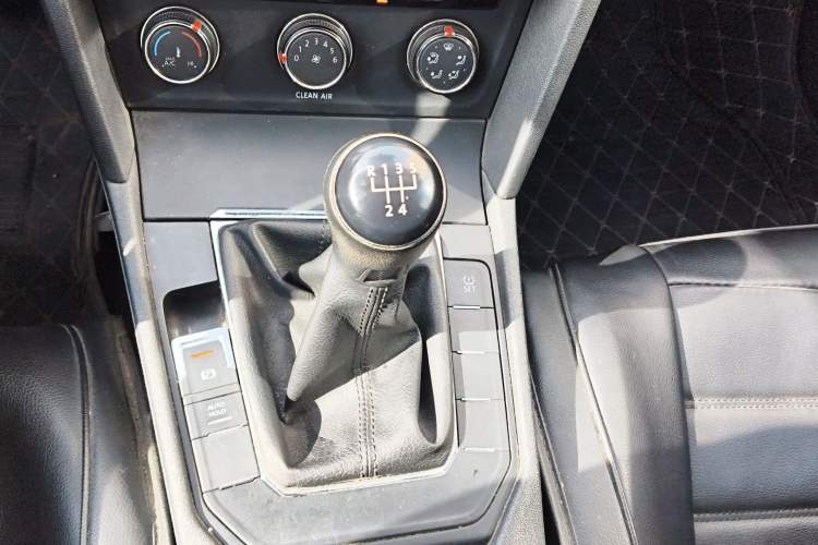 Used Volkswagen Lamando 2015 230TSI Manual Trend Edition
