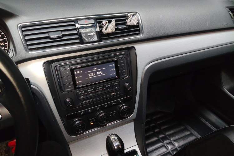 Used Volkswagen Passat 2014 1.8TSI DSG Prestige Edition Audio And AC Panel