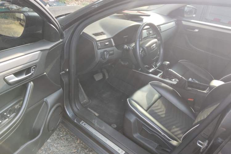 Used Qoros 3 2015 Hatchback 1.6L Automatic ZhiNeng Model Driver Seat