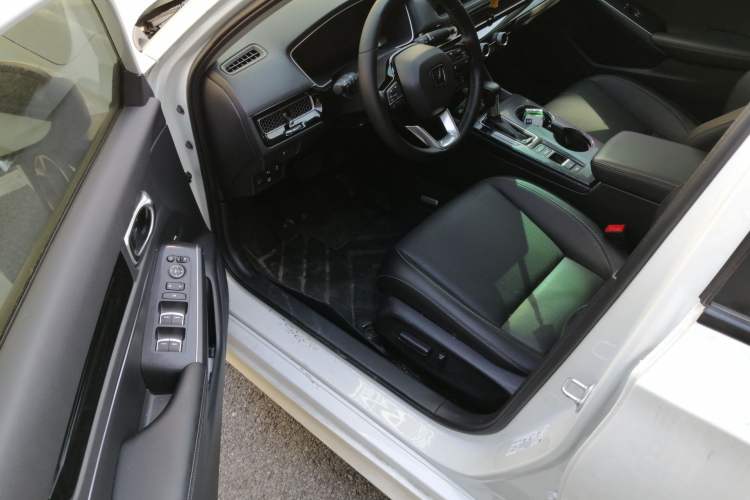 Used Honda Civic 2023 240TURBO CVT Dynamic Control · C-Position Guest Special Edition Driver Seat