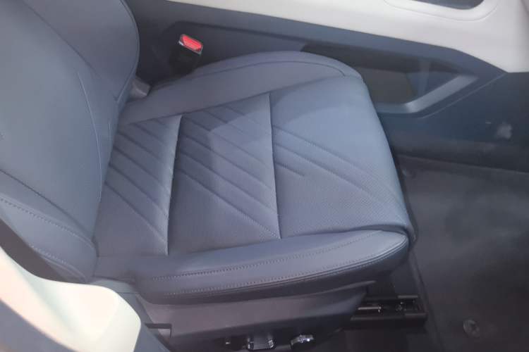 Used Zeekr 001 2025 YOU Edition 100 kWh All-Wheel Drive Right Front Seat