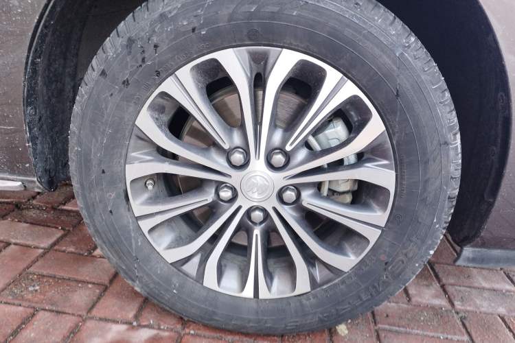 Used Buick GL8 2023 Facelifted Land Cruiser Executive Luxury Version
