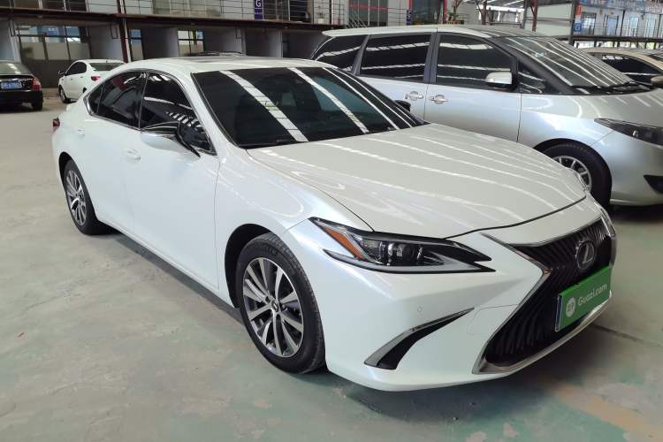 Used Lexus ES 2018 200 Excellence Edition China V Standard
