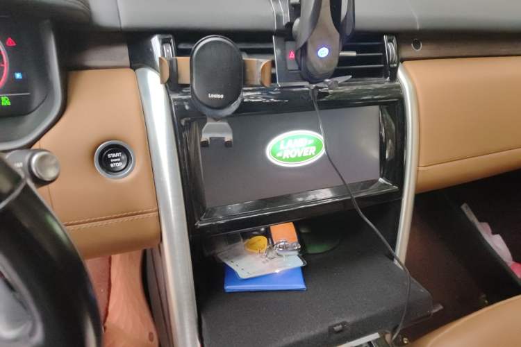 Used Land Rover Discovery 2019 3.0 SC V6 HSE LUXURY Audio And AC Panel