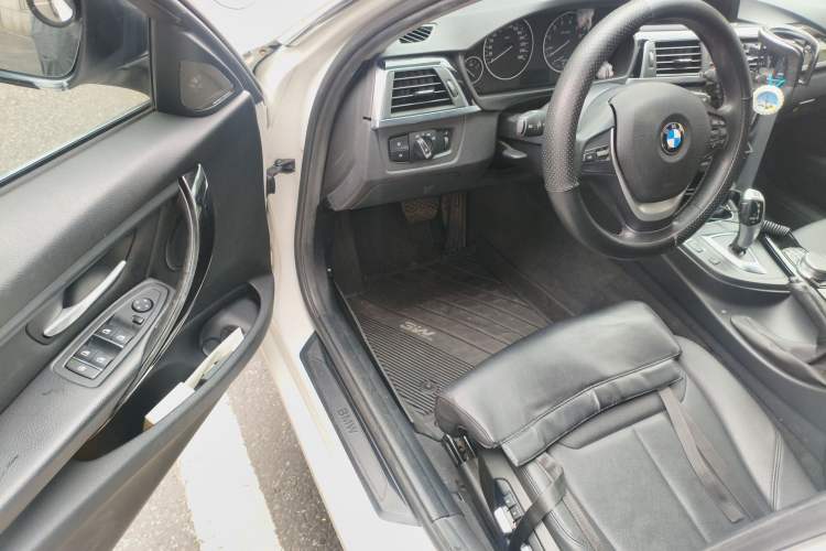 Used BMW 3 Series 2016 320Li Ambition Model
