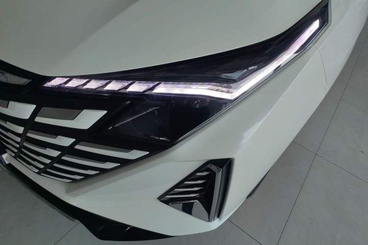 Used CHANGAN UNI-Z 2025 1.5T Luxury Version Left Front Headlight