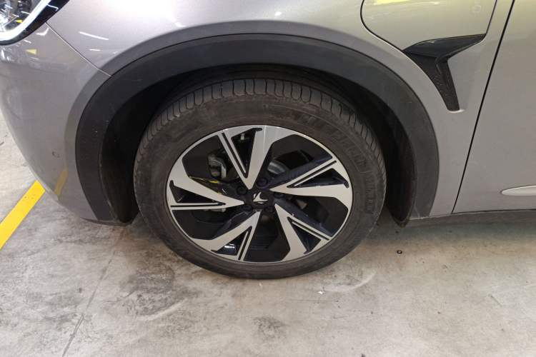 Used ARCFOX Alpha S 2021 708S+ 175kW Left Front Wheel Hub