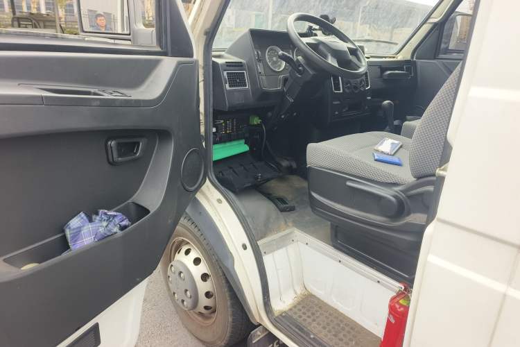 Used Iveco Daily 2021 2.5T V40 2-3 Seater Long Wheelbase Mid-Roof Design with Dual Side Sliding Doors