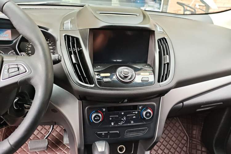 Used Ford Kuga 2017 EcoBoost 180 Two-Wheel-Drive Tiger Leap Model Audio And AC Panel