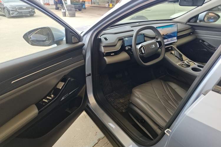 Used Geely Galaxy L6 2025 EM-i 140km Starship Edition
