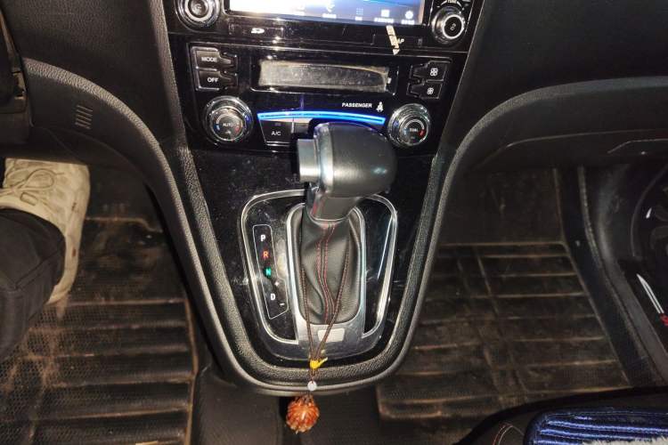 Used Haval H6 2016 Upgraded Model 1.5T Automatic Two-Wheel Drive Elite Version Gear Lever