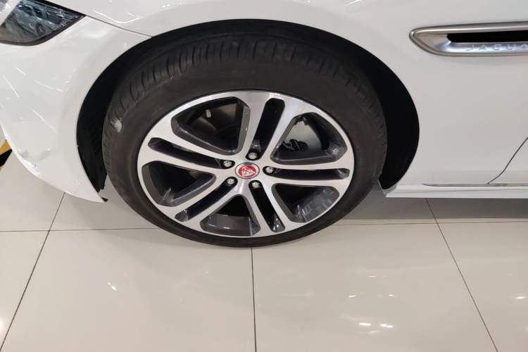 Used Jaguar XEL 2021 2.0T 250 PS R-DYNAMIC S Advanced Sport Edition Left Front Wheel Hub