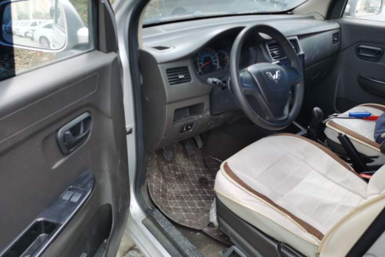 Used Wuling Rongguang V 2018 1.5L Standard Version
