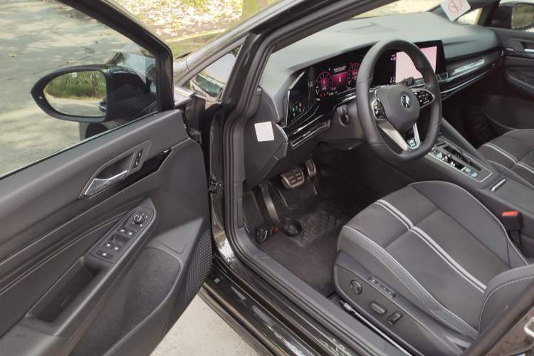 Used Volkswagen Golf 2023 Facelift 280TSI DSG R-Line Lite