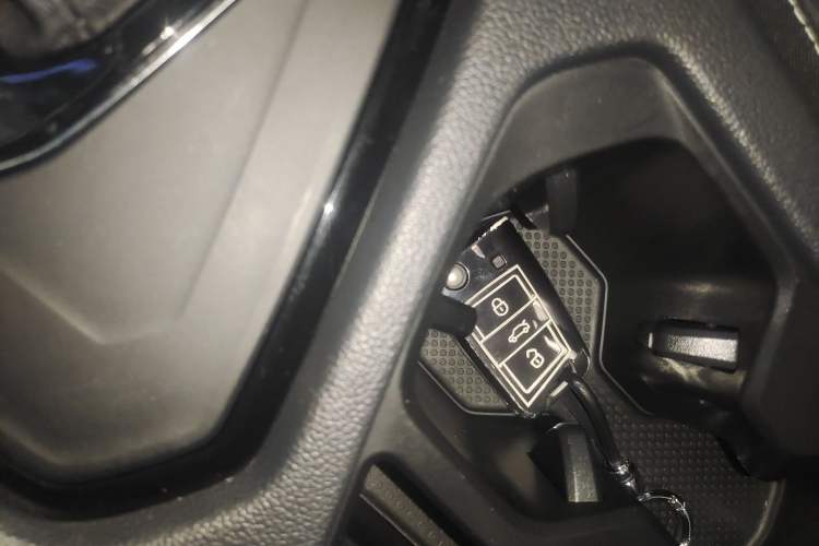 Used Volkswagen Tiguan L 2019 330TSI Automatic Two-Wheel Drive Panoramic Comfort Edition China VI Standard Vehicle Key