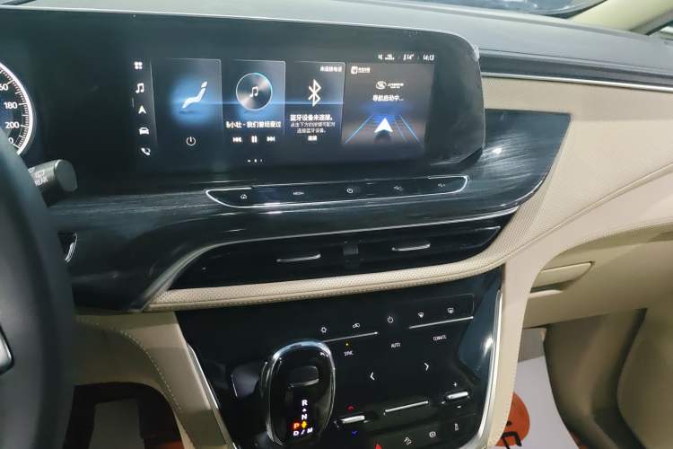 Used Buick GL8 2022 ES Landtrek 653T Luxury Edition
