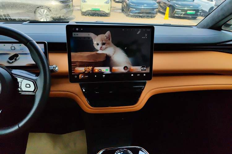 Used Geely Galaxy LEVC L380 2024 140-Degree 6-Seater All-Wheel-Drive Ultra