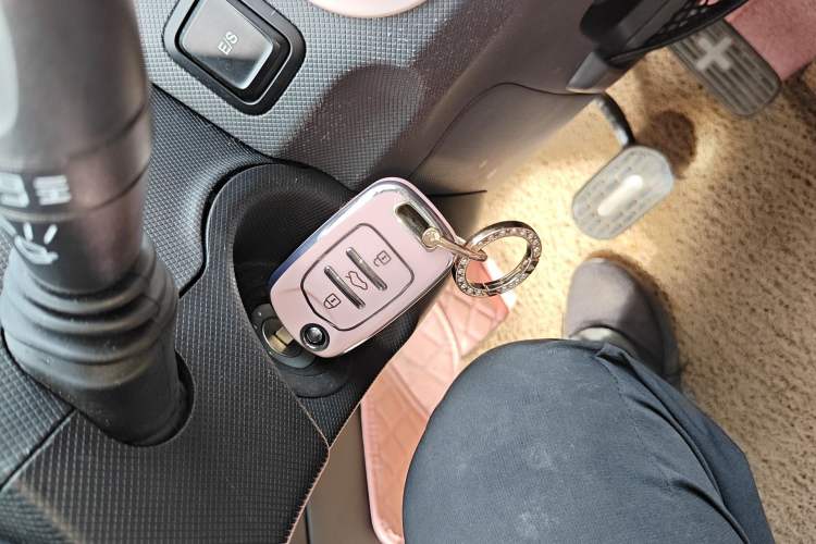 Used Wuling Hongguang MINIEV 2021 Macaron Premium Model – Lithium Iron Phosphate Vehicle Key