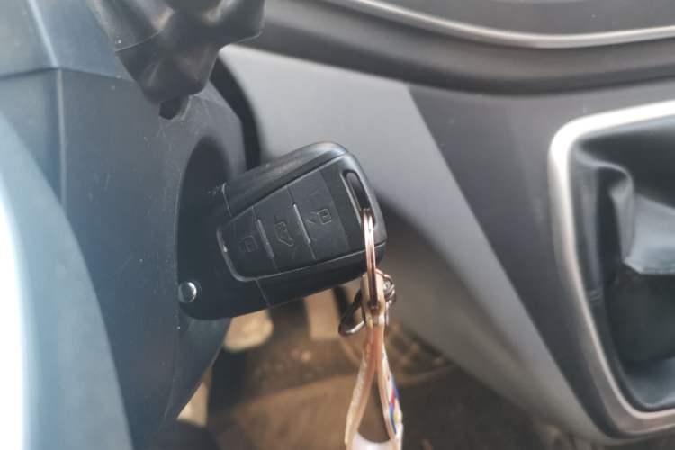 Used SAIC MAXUS Xintu V80 2021 2.0T Manual Classic Aoyuntong 127 PS Mid-axle Mid-roof 6/7/8/9-Seater Vehicle Key