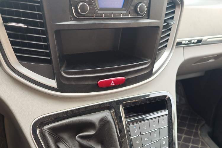 Used JAC Refine M4 2017 2.0T Manual Comfort Version Audio And AC Panel