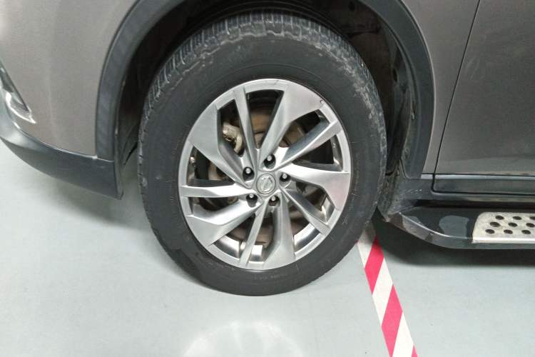 Used Nissan X-Trail 2014 2.5L CVT Ultimate Edition 4WD Exterior 2