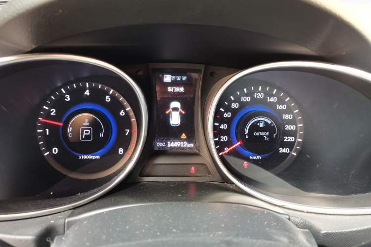 Used Hyundai Santa Fe 2013 2.4L Automatic Two-Wheel Drive Smart Version