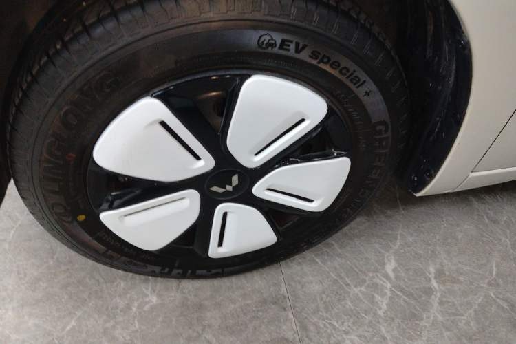 Used Wuling Hongguang MINIEV 2025 Four-Door Version Advanced Edition Exterior 4