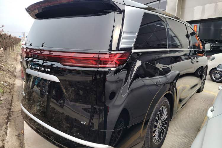 Used Denza D9 2022 EV 620 Prestige Model