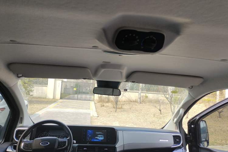 Used Ford Transit 2023 2.0T Gasoline Automatic Business & Travel Model Mid-axle Low-roof Design 7/8/9-Seater