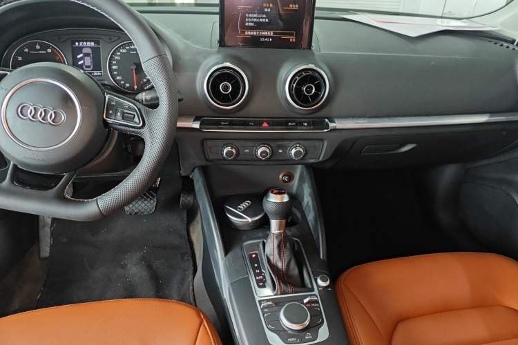 Used Audi A3 2016 Limousine 35 TFSI Prestige Edition Audio And AC Panel