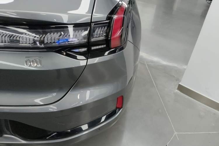 Used Zeekr 001 2021 Ultra-Long Range Dual-Motor YOU Version Right Rear Taillight