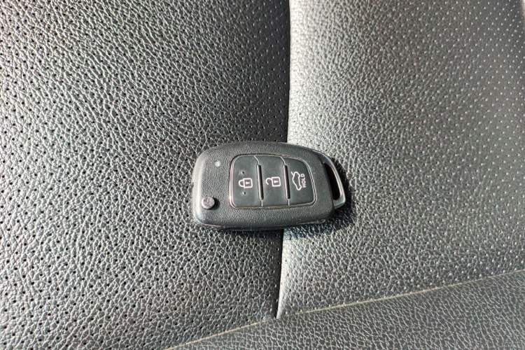 Used Hyundai Elantra (5th Generation / Langdong) 2016 1.6L Automatic Smart Version
