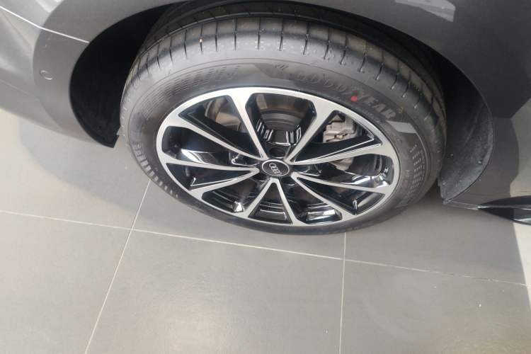 Used Audi A5L 2026 2.0T Sport Right Rear Wheel Hub