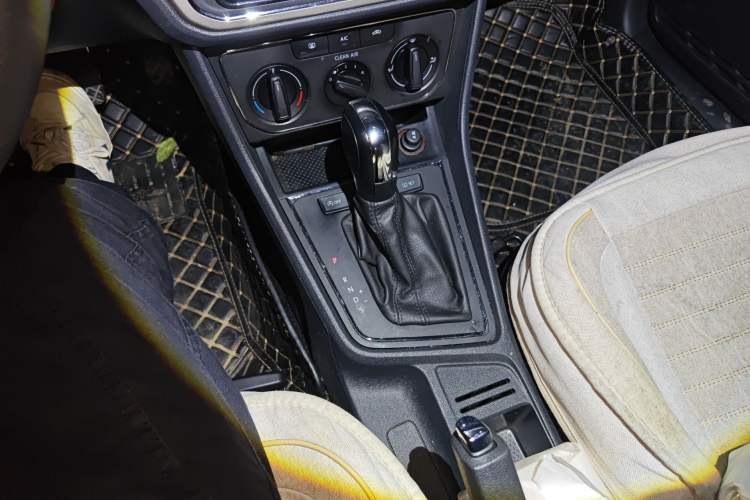 Used Volkswagen Lavida 2019 Lavida Start 1.5L Automatic Comfort Edition China VI Standard Gear Lever