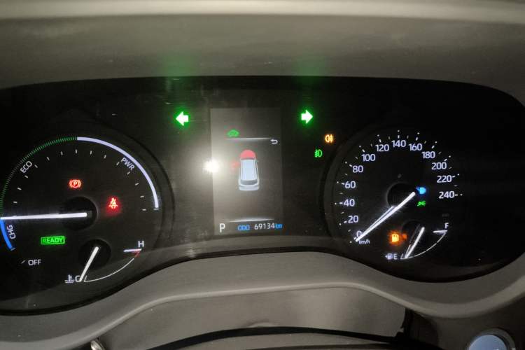 Used Toyota SIENNA 2023 2.5L Hybrid Deluxe Edition